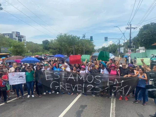 em-greve-professores-fazem-protesto-em-frente-a-sede-do-governo-do-amazonas-foto-jucelio-paiva-rede-amazonica