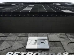 Petrobras reduz preço da gasolina em 5,2% a partir desta terça