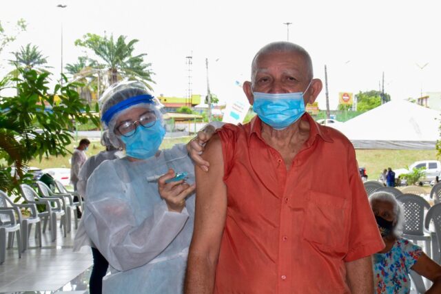 Idosos com 61 anos ou mais, com ou sem comorbidades, devem tomar a vacina em Manaus a partir desta quarta-feira — Foto: Divulgação
