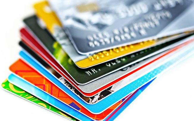 shutterstock Fonte: Economia - iG @ https://economia.ig.com.br/2018-06-01/cartao-credito-rotativo.html Fonte: Economia - iG @ https://economia.ig.com.br/2018-06-01/cartao-credito-rotativo.html