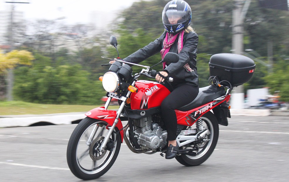 Há 10 anos, as mulheres representavam 11% do total de motociclistas no estado. — Foto: Rafael Miotto / G1