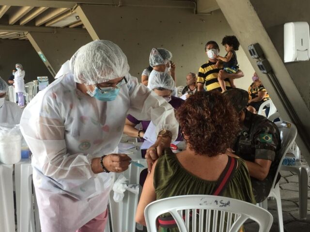 Sambódromo de Manaus é um dos postos para vacinação de idosos e agentes de segurança — Foto: Leandro Guedes/Rede Amazônica