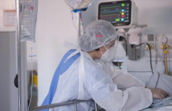 Pandemia impactou vida pessoal e profissional de 96% dos médicos brasileiros