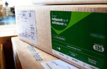 Brasil recebe 2,3 milhões de kits de intubação vindos da China