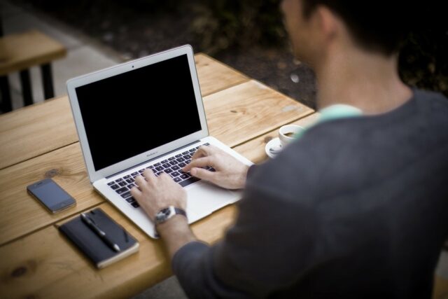 blogging-336376-1920 (1)