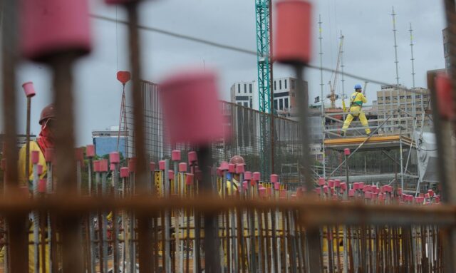 construcao_civil_obras_canteiro_de_obras_construcao_trabalhadores190220142530_0