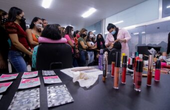 Prefeitura de Manaus oferta 160 vagas em cursos profissionalizantes para mulheres