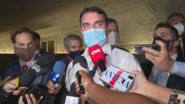 senador-flavio-bolsonaro-republicanos-rj-em-entrevista-no-senado-federal-12m