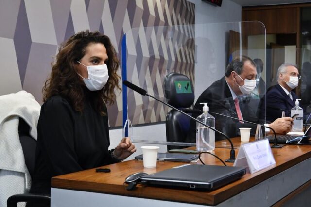 a-medica-luana-araujo-e-ouvida-pela-cpi-da-pandemia