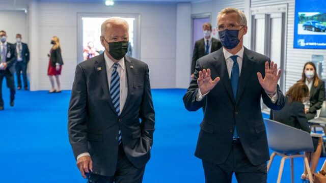 joe-biden-conversa-com-secretario-geral-da-otan-jens-stoltenberg-em-bruxelas