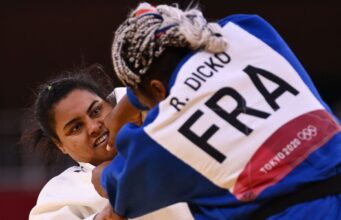 Maria Suelen se machuca e perde nas quartas de final do judô de Tóquio