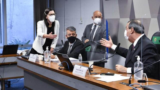 advogada-de-roberto-dias-discute-com-omar-aziz