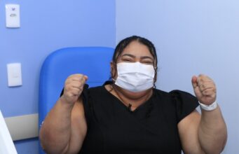Internada, universitária de Direito com Covid-19 cola grau online em hospital de Manaus