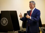 Prefeito de NY pede a Michelle que mande Bolsonaro se vacinar contra Covid