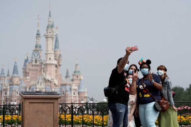 2021-10-31t103413z-1737096895-rc2ykq9r5g65-rtrmadp-3-health-coronavirus-china-walt-disney