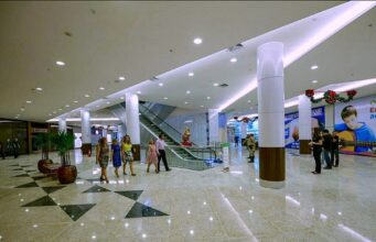 Ministério Público e Defensoria pedem que vacinação seja exigida para entrada em shoppings de Manaus