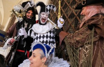 Carnaval de Veneza é retomado após dois anos sem festa; veja fotos