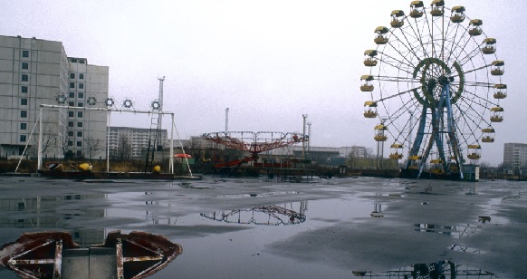 Um parque de diversões abandonado em Pripyat, a três quilômetros da usina nuclear de Chernobyl Foto: Pascal Le Segretain/Sygma via Getty Images