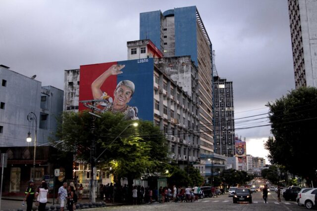 Mural homenageia cantor amazonense Zezinho Corrêa, que faleceu vítima da Covid-19, em 2021. — Foto: Divulgação/Semcom
