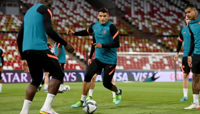 Zagueiro brasileiro do Chelsea, Thiago Silva, em treino nesta terça (8) em Abu Dhabi. Chelsea / Reprodução