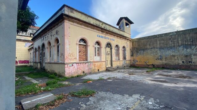 Prédio onde Cadeia Públida funcionava está desativado há mais de quatro anos. — Foto: Patrick Marques/g1 AM