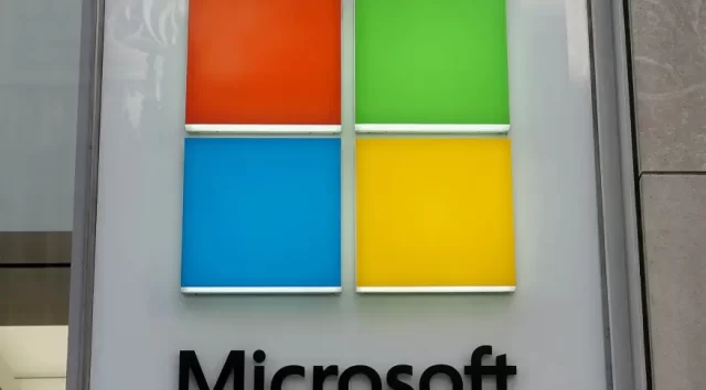 2021-09-09T175744Z_1_LYNXMPEH880XA_RTROPTP_4_HEALTH-CORONAVIRUS-MICROSOFT