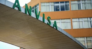 Anvisa proíbe venda de cosméticos e manda recolher gel falsificado