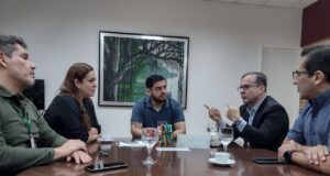 Chico Preto conhece proposta da UEA para a criação de hospital escola