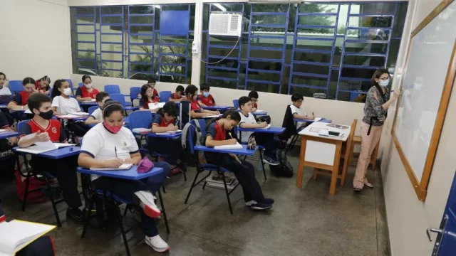 sala-de-aula-escola-no-amazonas-foto-euzivaldo-queiroz