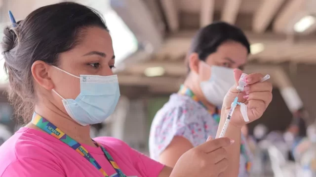 vacina-contra-covid-19-em-manaus-foto-camila-batista-semsa