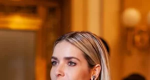 Premiada recentemente, atriz Monique Alfradique visita Manaus nesta quinta