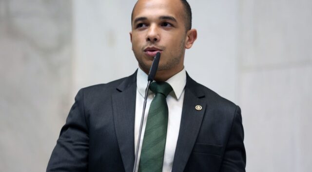 57A0161E-5F09-4F5E-A1CC-08203D146AE6