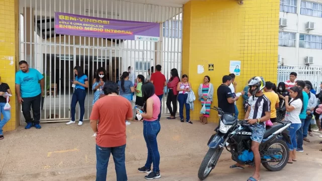 enem-2022-domingo-13-coari-am-alunos-se-concentram-em-frente-ao-centro-de-educacao-de-tempo-integral-ceti-professor-manuel-vicente-ferreira-em-coari-foto-arquipo-goes-rede-amazonica