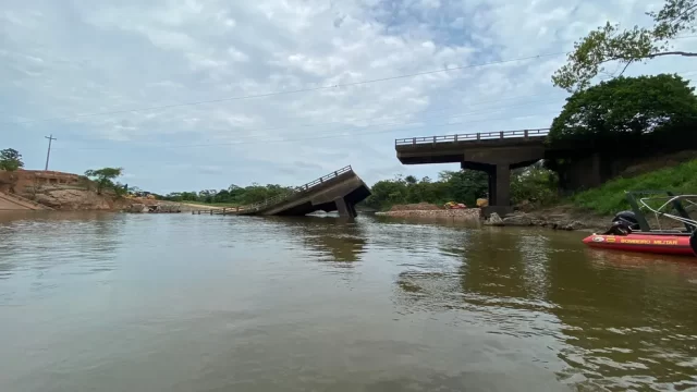 ponte-sobre-rio-curuca-desabou-na-br-319-no-amazonas-foto-ruthiene-binda-rede-amazonica