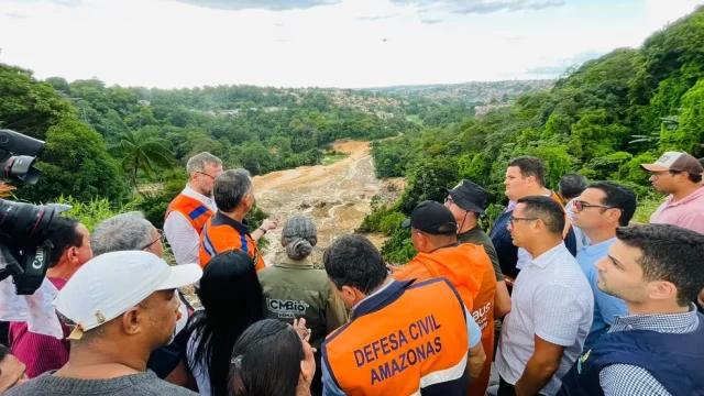 ministros-waldez-goes-e-marina-silva-visitam-areas-afetadas-pelas-chuvas-em-manaus-foto-fabio-melo-rede-amazonica