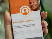 Aplicativo para domésticas pode ser acessado por celular ou computador