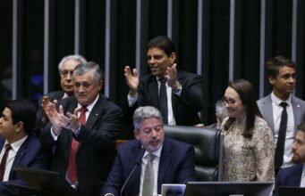 Câmara aprova urgência para projeto do arcabouço fiscal