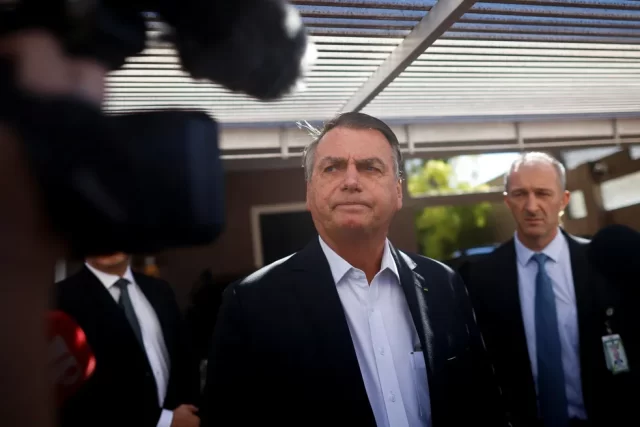 2023-05-03t130904z-1810045013-rc20r0a3nin2-rtrmadp-3-brazil-bolsonaro