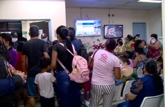 Pais denunciam superlotação e demora no atendimento de crianças no Hospital Joãzinho, em Manaus