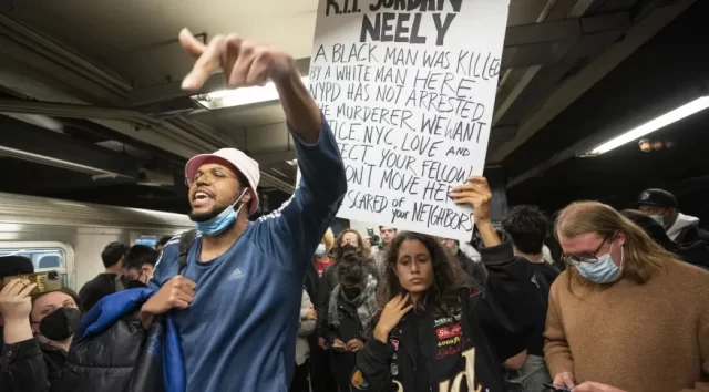 neely_protesto_metro_ny
