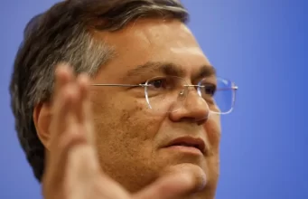 “Existe liberdade para matar?”: Dino defende decreto sobre armas e diz que fechará clubes de tiro ilegais
