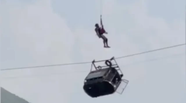 230822115340-pakistan-chairlift-rescue-082223
