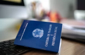 Empresa anuncia 123 vagas de emprego para auxiliar de loja e outras áreas em Manaus
