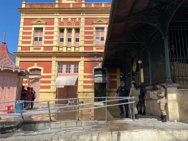 incendio-loterica-mercado-adolpho-lisboa-centro-manaus-carolina-diniz-rede-amazonica