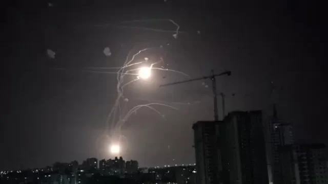 2023-10-08T211006Z_1_LOP812208102023RP1_RTRMADP_BASEIMAGE-960X540_ISRAEL-PALESTINIANS-NIGHT-ROCKETS