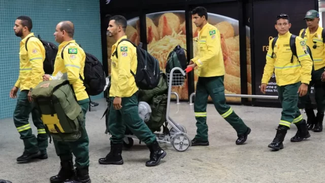 brigadistas-do-ibama-chegam-a-manaus-para-combater-incendios-na-regiao-metropolitana-foto-antonio-lima-secom