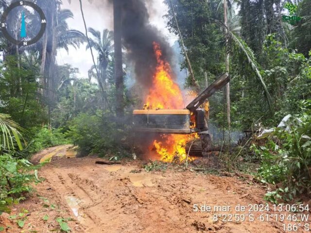 CBFCDE75-CF20-4FCA-ABEF-A6805F38B3F6