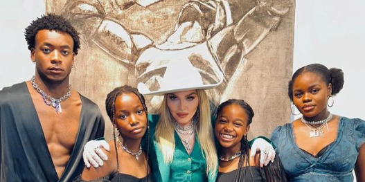 Madonna-e-4-filhos-mais-novos-e1714428762540
