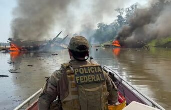 PF destrói mais de 300 dragas na maior operação contra garimpo no AM