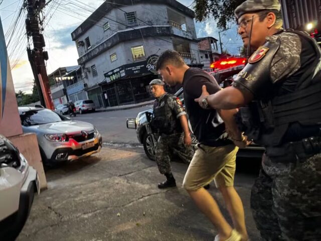 WhSuspeito de agredir mulheres em briga de trânsito após show é preso em Manaus. — Foto: Catiane Moura/Rede AmazônicaatsApp Image 2025-04-23 at 14.35.25